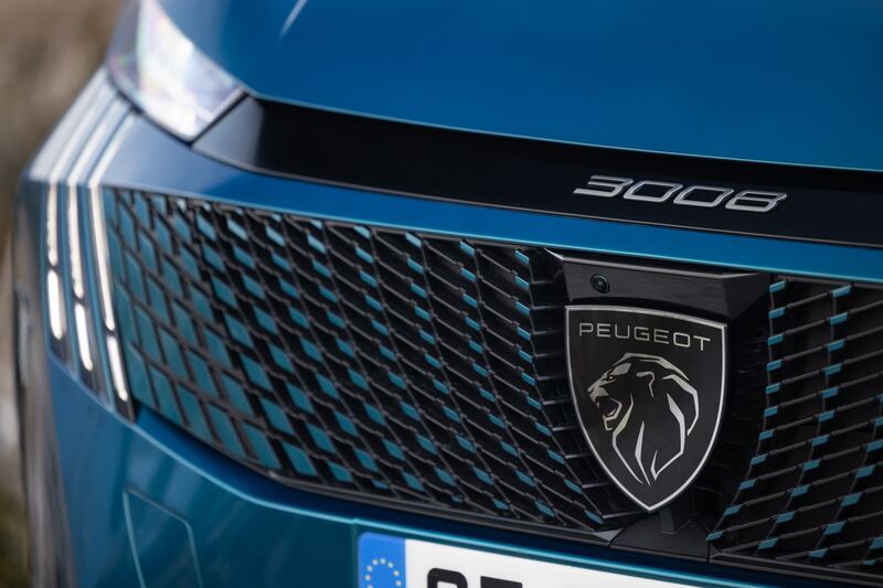 Peugeot e-3008: guarda tutte le foto 18