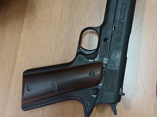 Le armi modificate e il materiale jihadista: guarda le foto