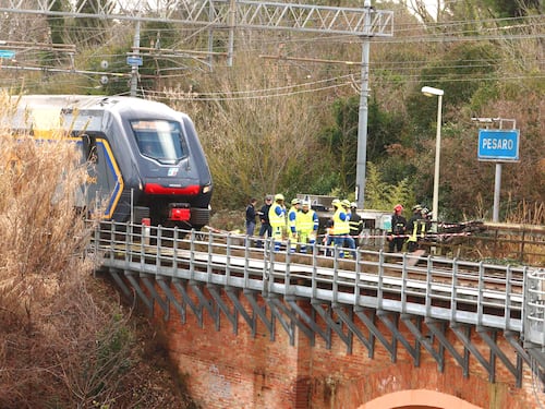 "Contro il feroce progresso capitalista". Gli anarchici rivendicano i sabotaggi ai treni