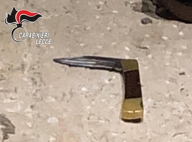 Lecce, il volto dell'autore e l'arma del delitto 3