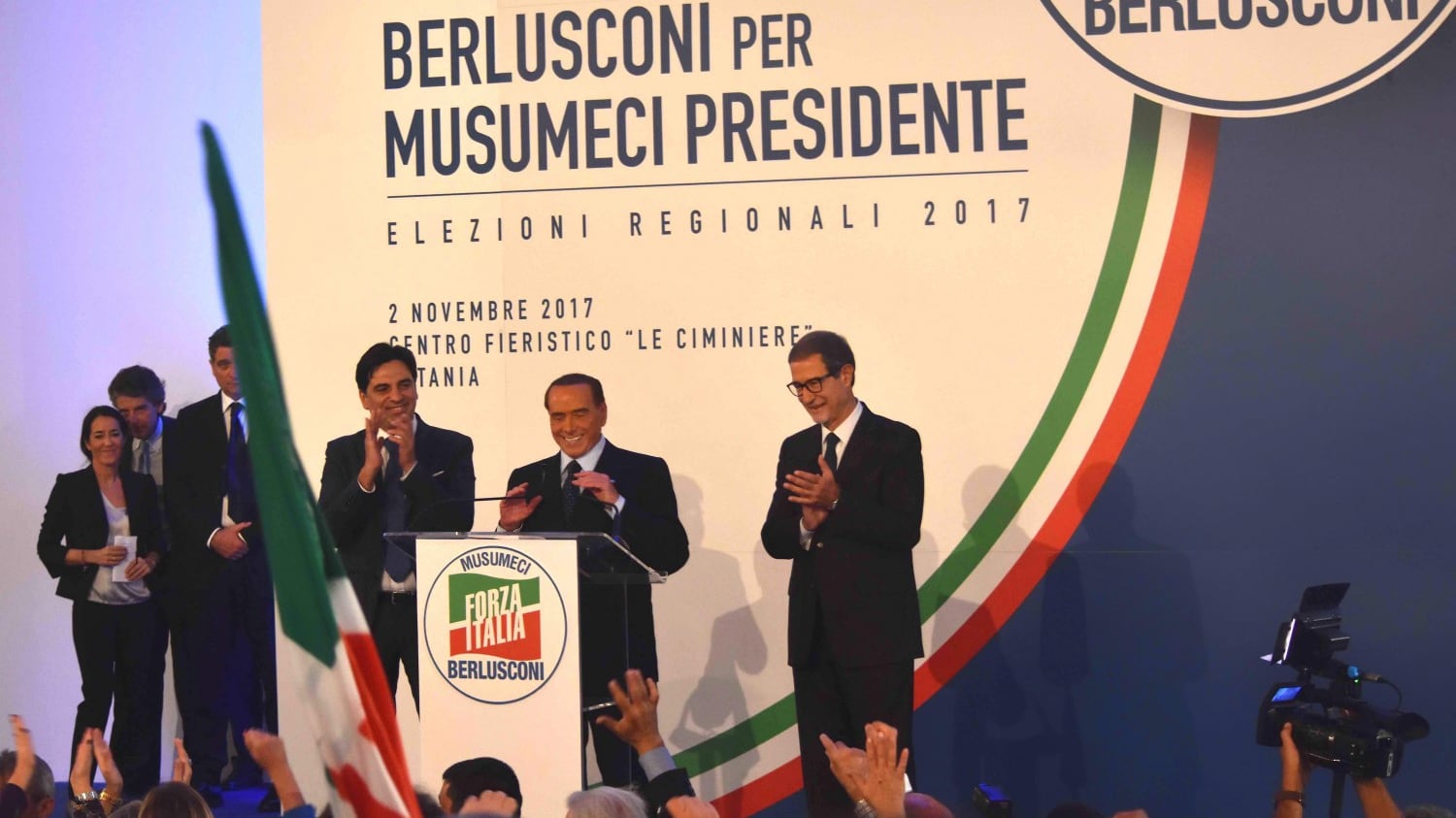 Berlusconi: "Il centrodestra moderato riporterà la democrazia al governo"