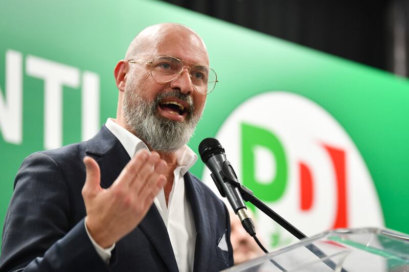 "L'Italia tutta in arancione" "Riapriamo»: lite tra Regioni"
