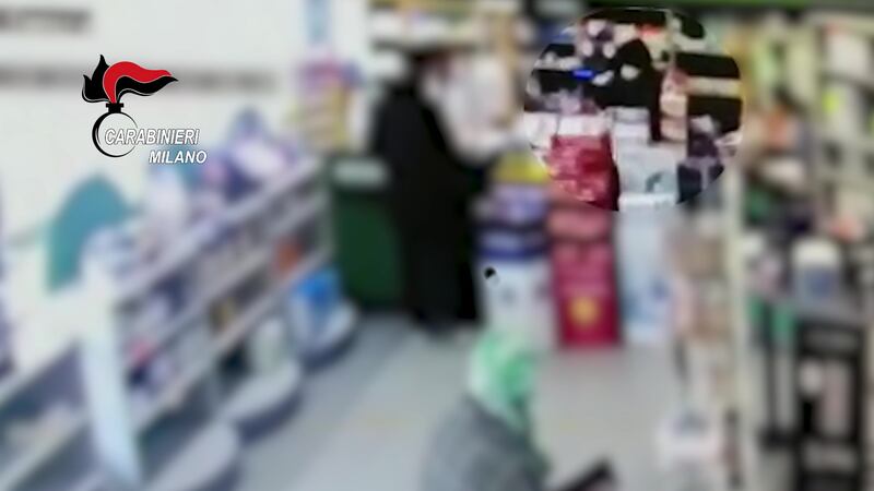 Rapina una farmacia ma dimentica la ricetta intestata alla moglie sul bancone 1