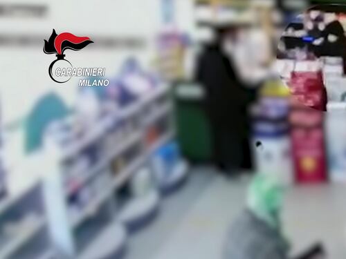 Rapina una farmacia ma dimentica la ricetta sul bancone