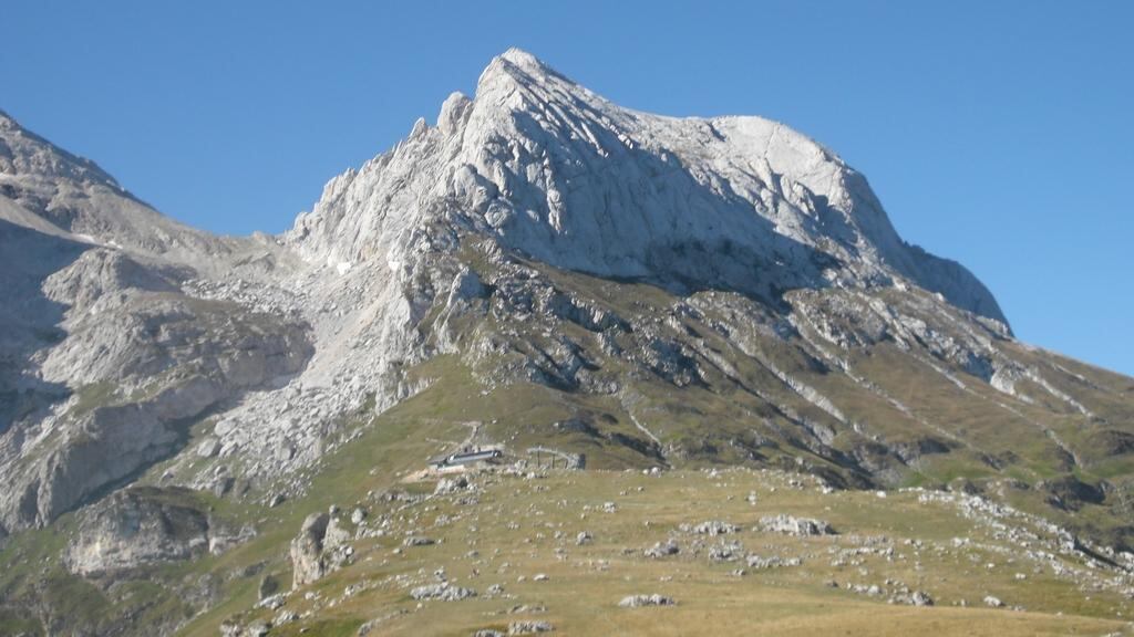 Terremoto, crolla una parete del Gran Sasso