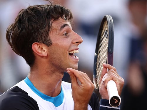 Impresa Gigante. E Tsitsipas va ko