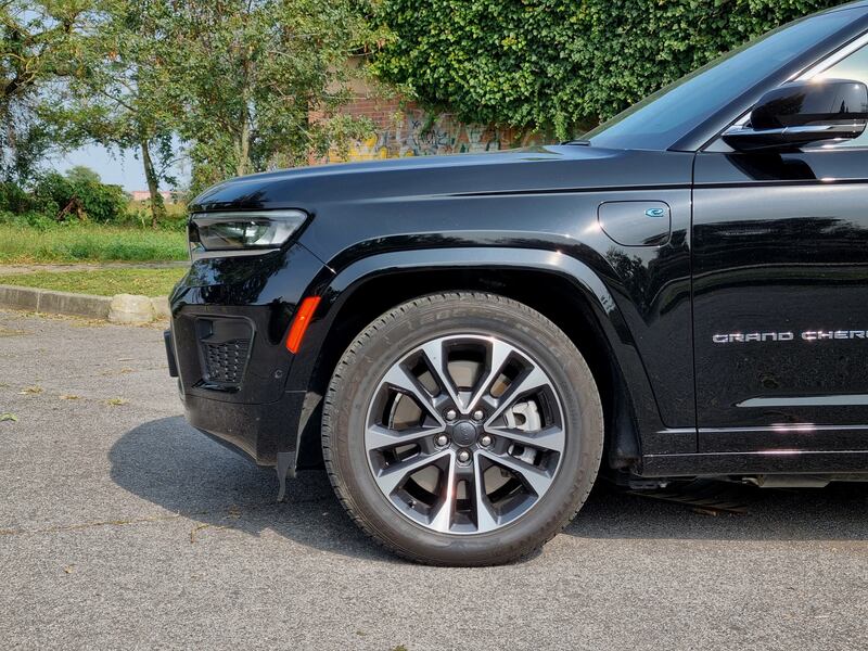 Jeep Grand Cherokee 4xe, guarda la gallery del nuovo SUV Premium 6