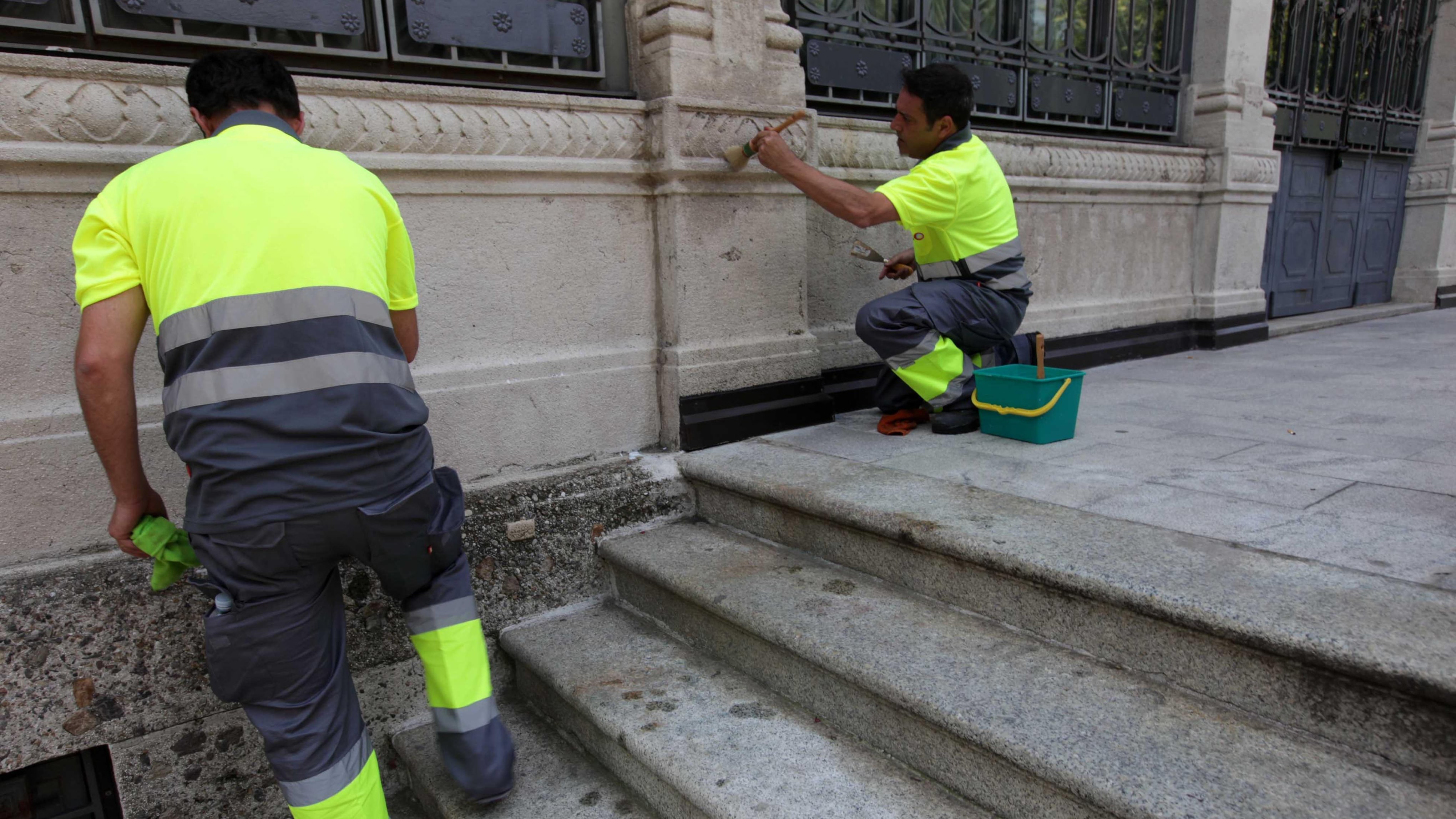Palazzina Liberty, ecco la vernice anti-writerGrazie al nuovo prodotto i graffiti si cancelleranno solo con un po' di acqua e alcol
