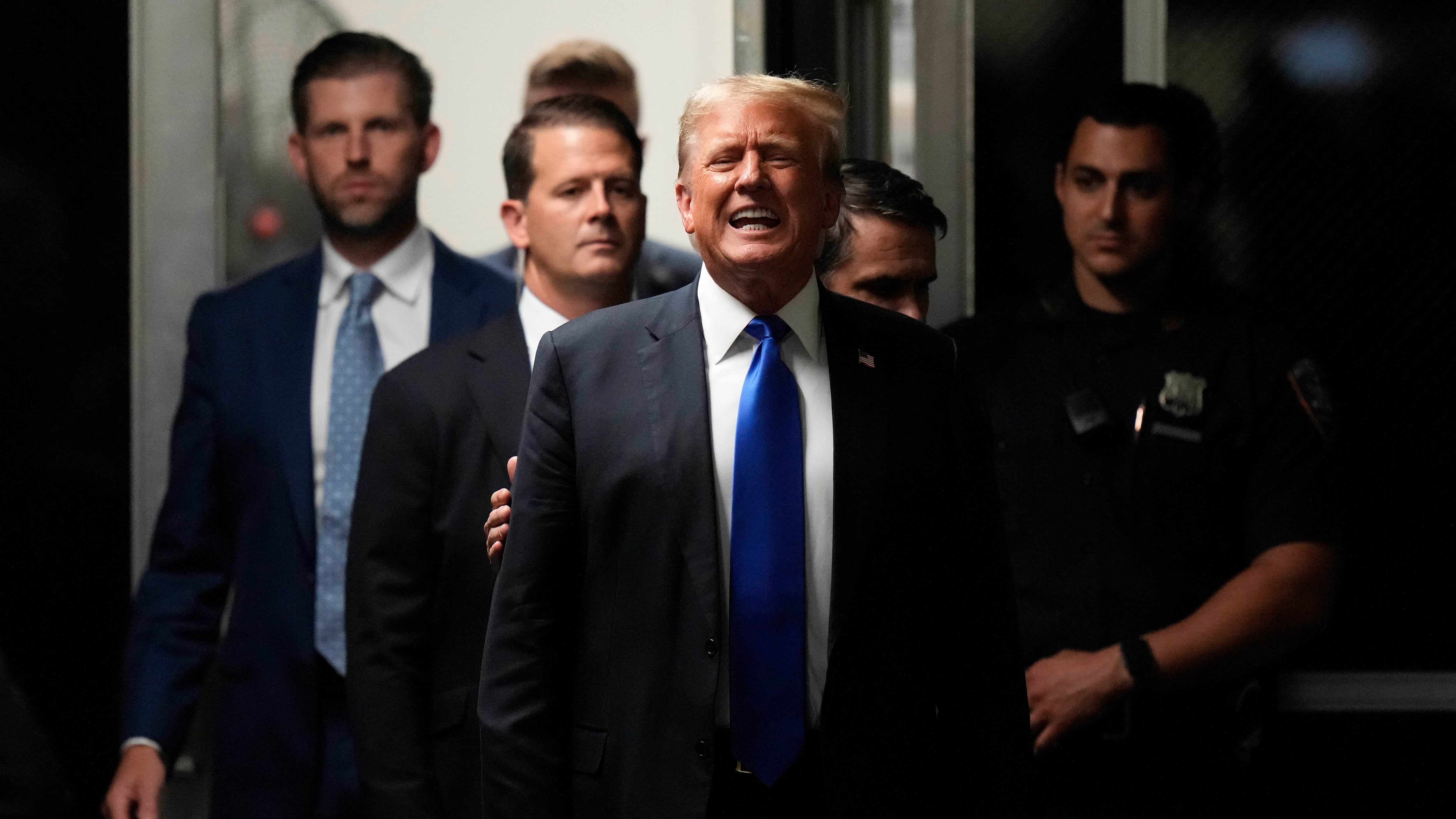 Trump: "Così distruggono gli Usa". E in un giorno raccoglie 35 milioni