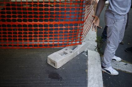 Ambulante senegalese muore durante il blitz anti-abusivismo a Roma 5