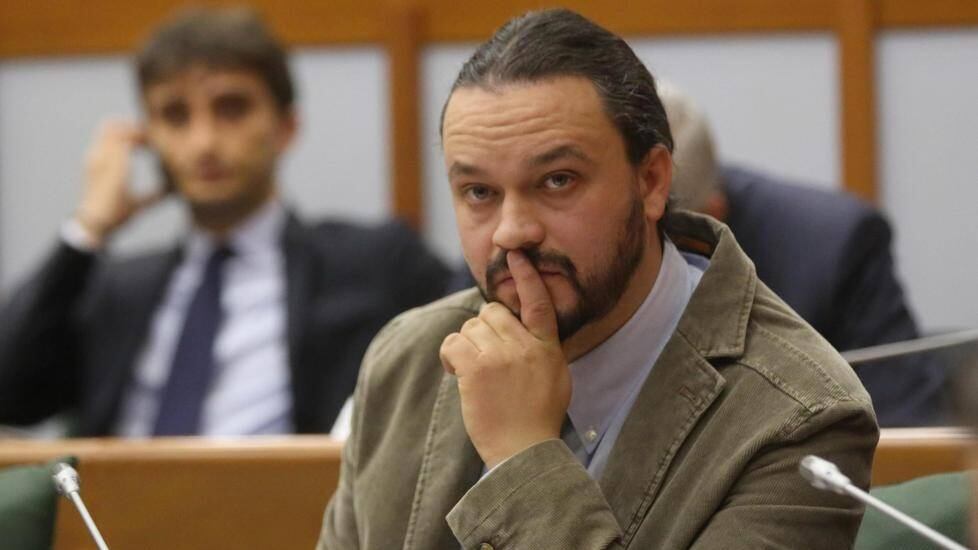 Ferrara, la giunta si aumenta lo stipendio: "Lavoro difficile, siamo in trincea"