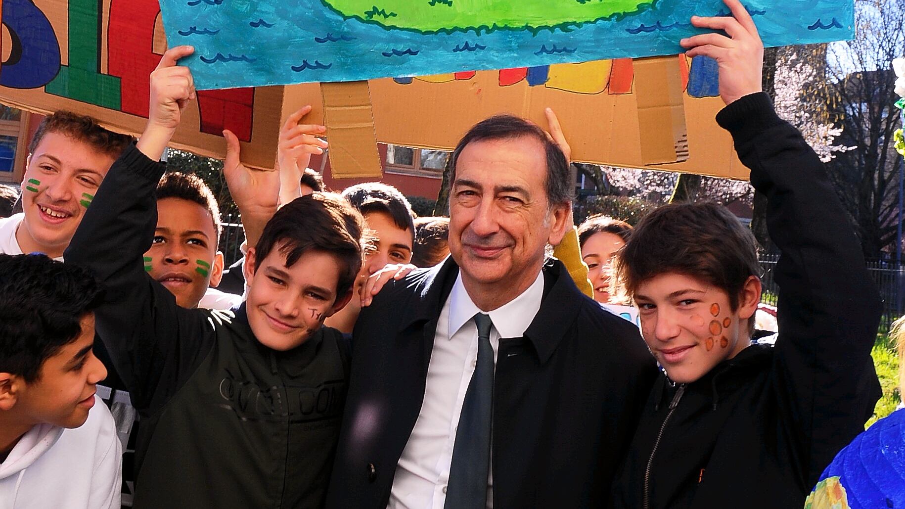 Sala giovanilista in marcia: "Rivoluzione ambientale"