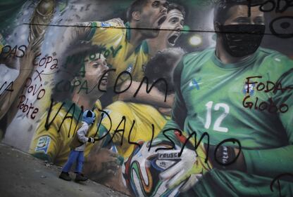 Mondiali 2014, la protesta tramite i graffiti 5
