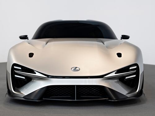 Auto elettrica ma con cambio manuale, così Lexus guarda al futuro