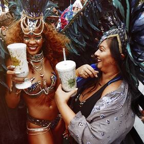 Rihanna: sexy al carnevale delle Barbados 7