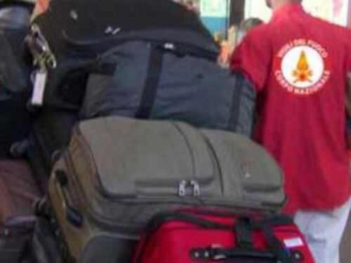 "Pompieri tolti alle emergenze per fare i facchini ai profughi"