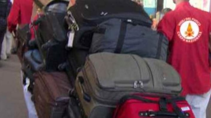 "Pompieri tolti alle emergenze per fare i facchini ai profughi"