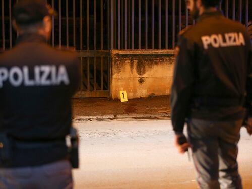 Viareggio, immigrato gli spacca la testa: il poliziotto è grave