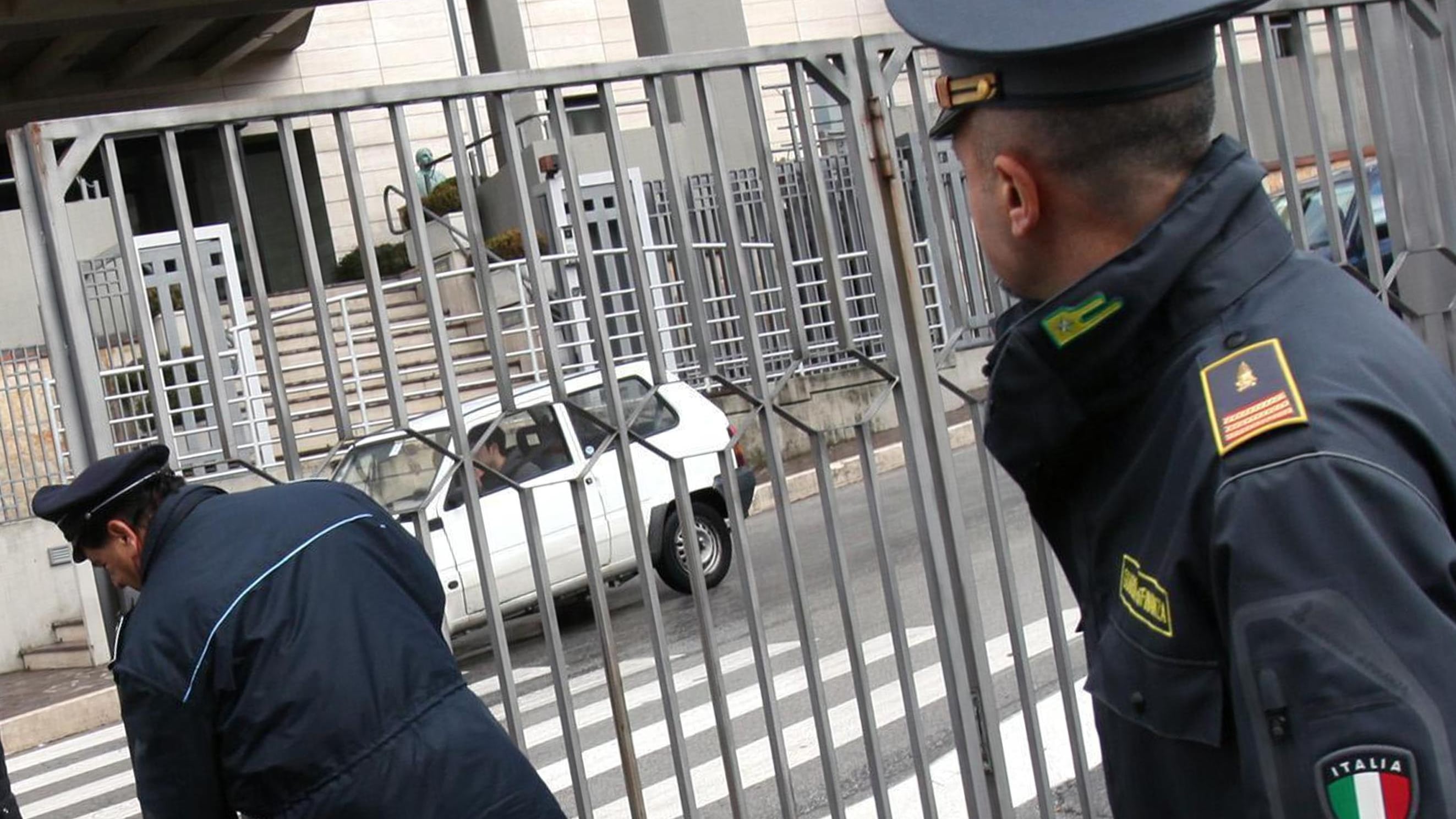 Basilicata, per i rimborsi 40 indagatei. Avvisi anche ai presidenti