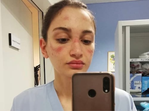Sanremo, sul palco l'infermiera simbolo: "Ce la faremo, mettete la mascherina"