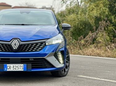 Renault Clio E-Tech: guarda la gallery della citycar ibrida francese 4