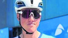 Ciclismo, la Israel costretta a togliere il nome dalla maglia