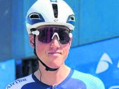 Ciclismo, la Israel costretta a togliere il nome dalla maglia