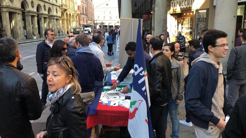 FdI contro i tortellini di pollo regala la mortadella 5
