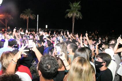 Nonostante i divieti di ballo e assembramenti non si ferma la movida 2