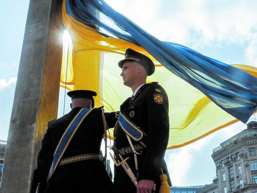 Zelensky non cede sui territori. E Xi prepara le truppe di "pace"