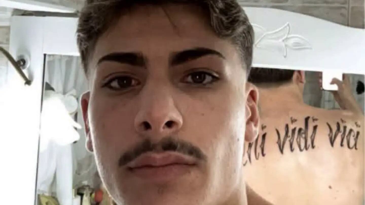 Lorenzo ucciso sotto casa per una lite al calcetto con un colpo al petto