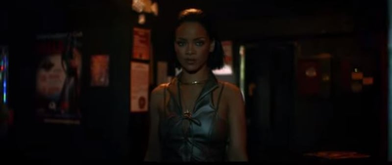 Rihanna, sexy killer in "Needed me": foto 14