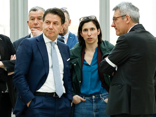 "Mobilitazione permanente". L'armata rossa contro il governo