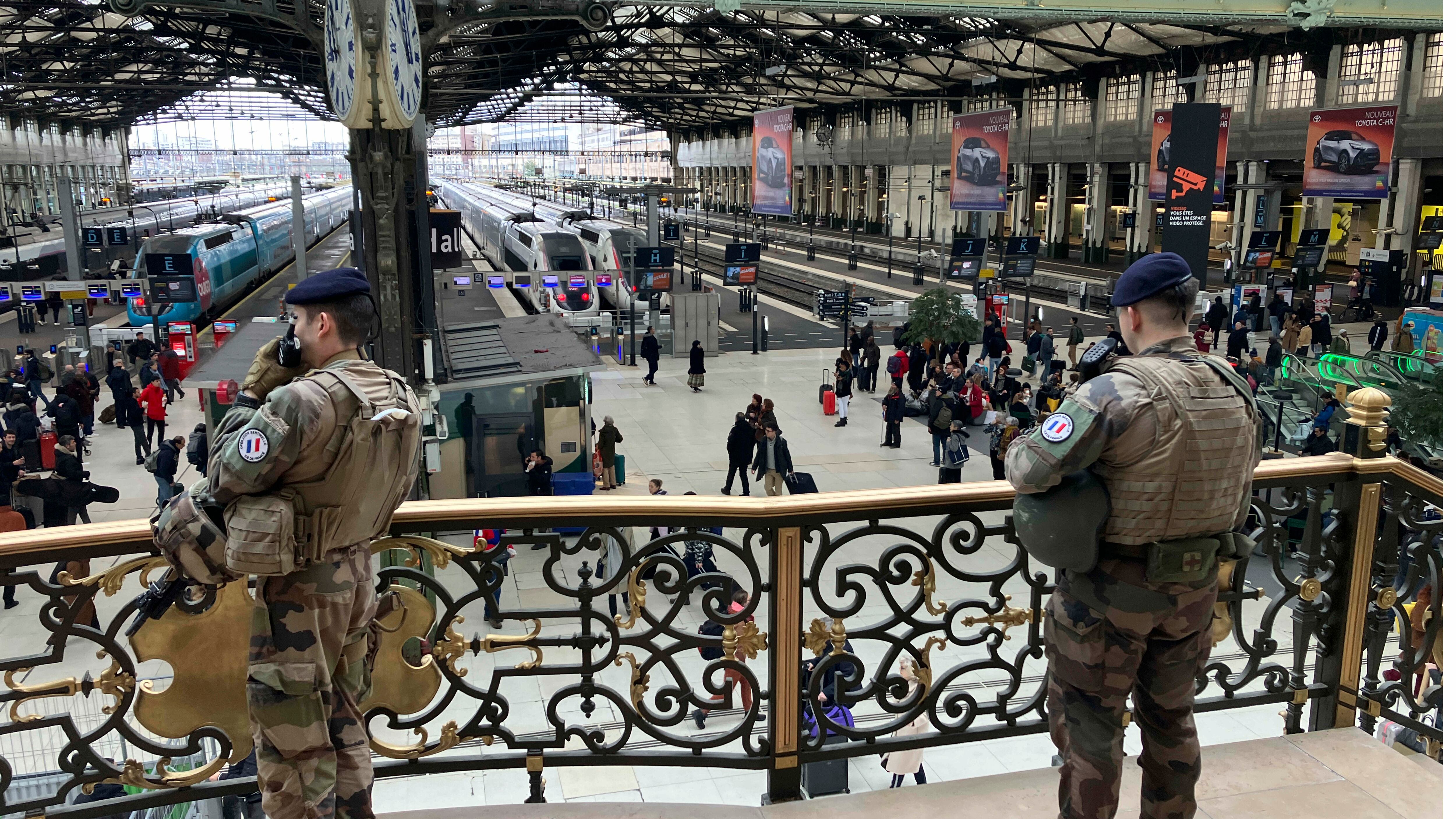 “Incompatibile”. Revocato il fermo dell’aggressore di Parigi