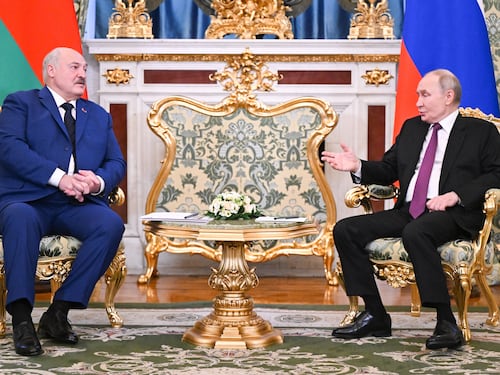 Putin: "Tregua solo con pace duratura. A Kursk truppe di Kiev si arrendano o morirano" | La diretta