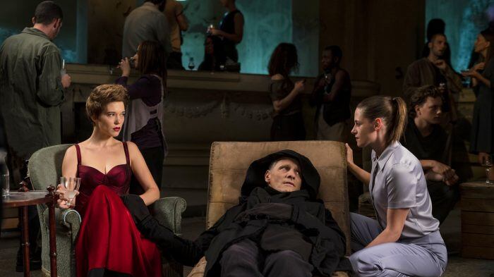"Crimes of the future", il body-horror di Cronenberg si fa satirico