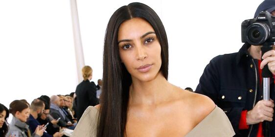 Kim Kardashian torna sui social con un seno esplosivo 19