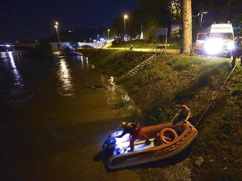 Roma, soccorsi sul Tevere