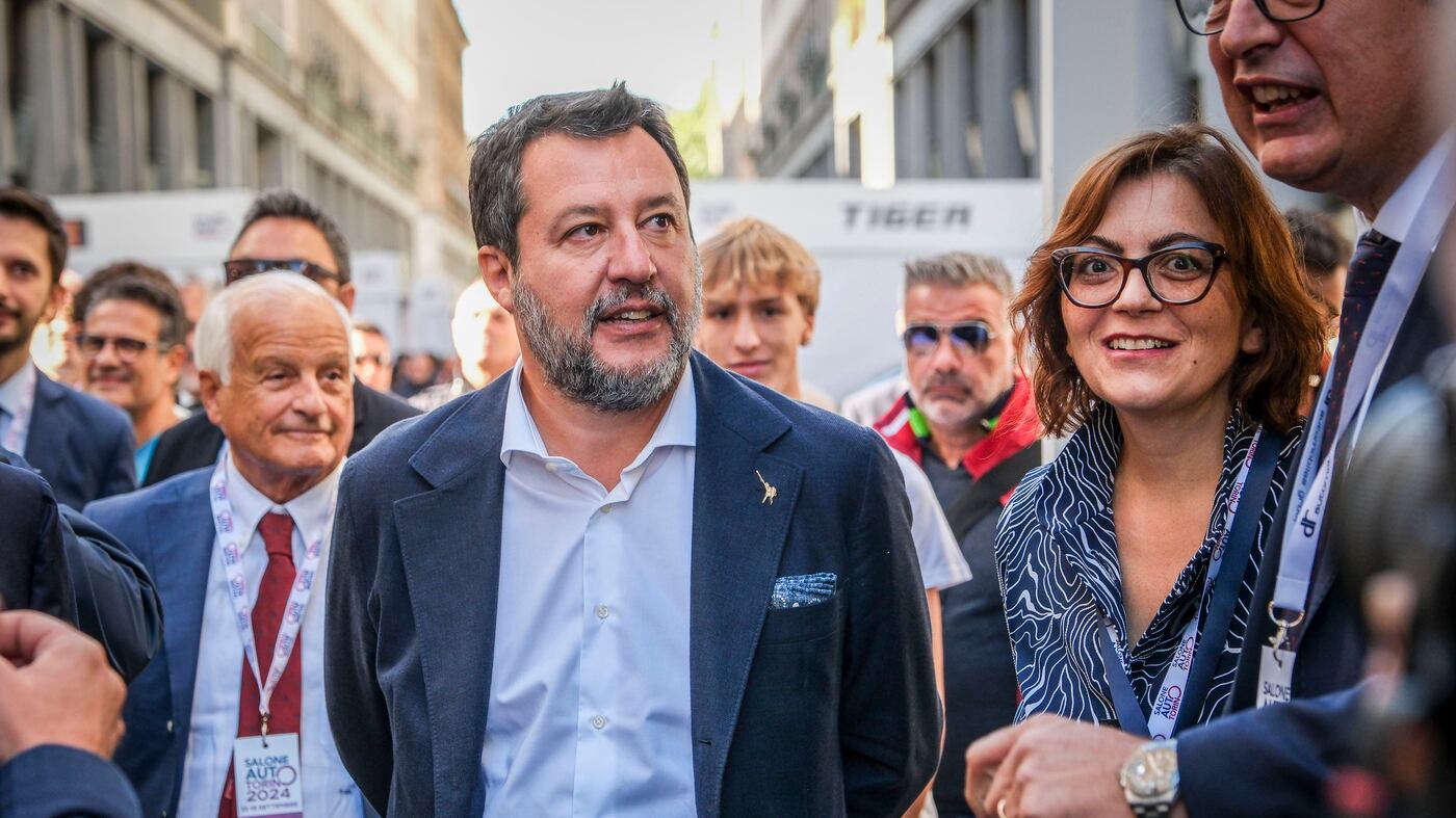 Gazebo in tutte le piazze e un "libro-verità". Lega mobilitata sul caso: "Mai visto in Occidente"