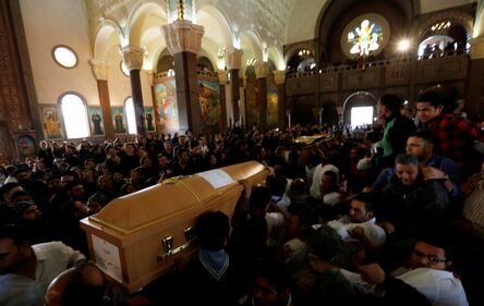 I funerali dei cristiani uccisi ad Alessandria 8