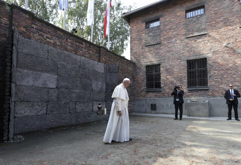 Il Papa in visita ad Auschwitz 15