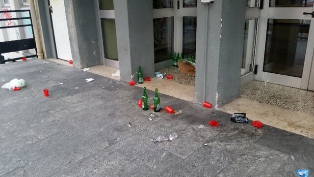 Alcol, caos, graffiti sui muri. Esposto contro la movida