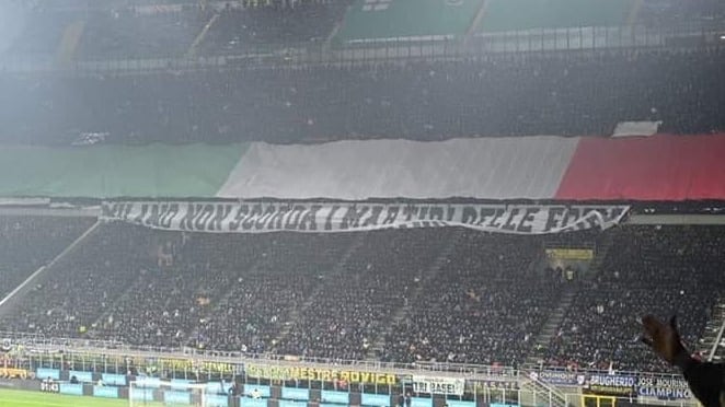 Foibe, l'omaggio della Curva Nord interista durante il derby di Milano