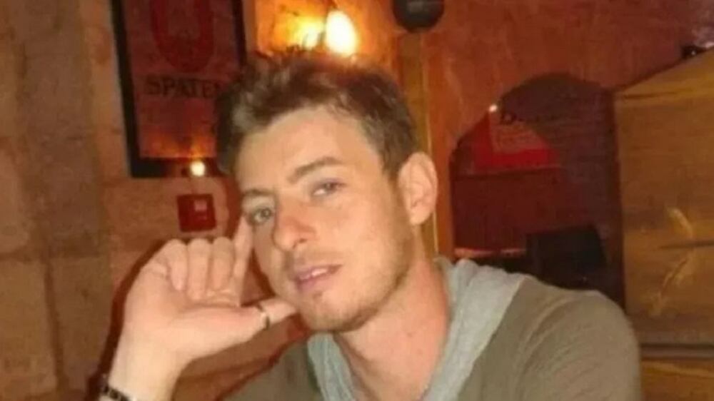 Lo massacra di pugni: "Guardava le nostre donne"