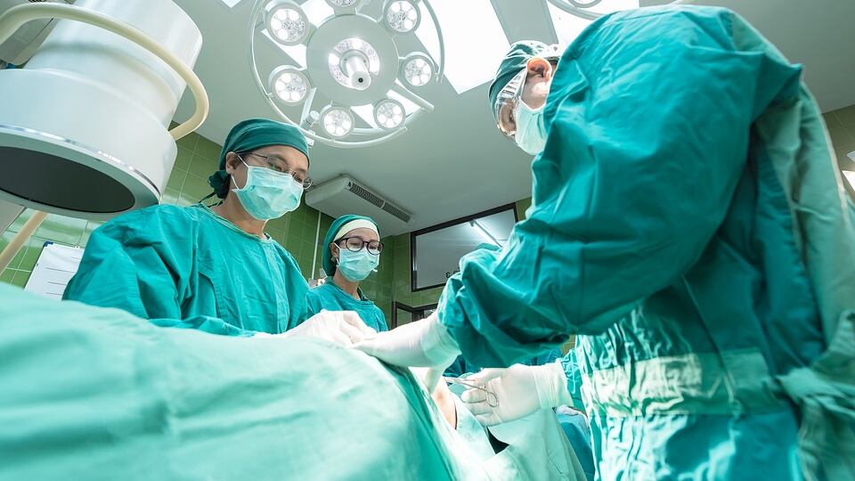 I medici impiantano mini pacemaker senza fili sul paziente di 14 anni