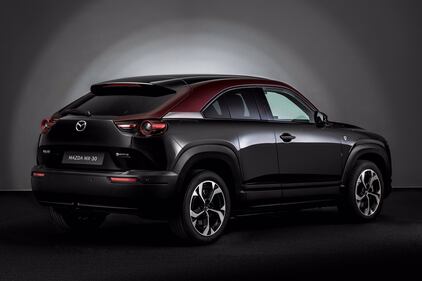 Mazda MX-30 R-EV, l’elettrica con il range extender: guarda le foto 12