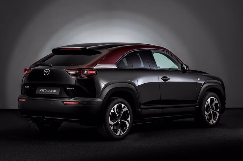 Mazda MX-30 R-EV, l’elettrica con il range extender: guarda le foto 12