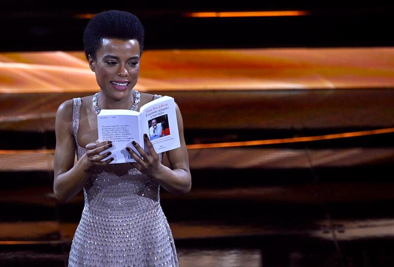 L'emozione di Lorena Cesarini sul palco dell'Ariston 7