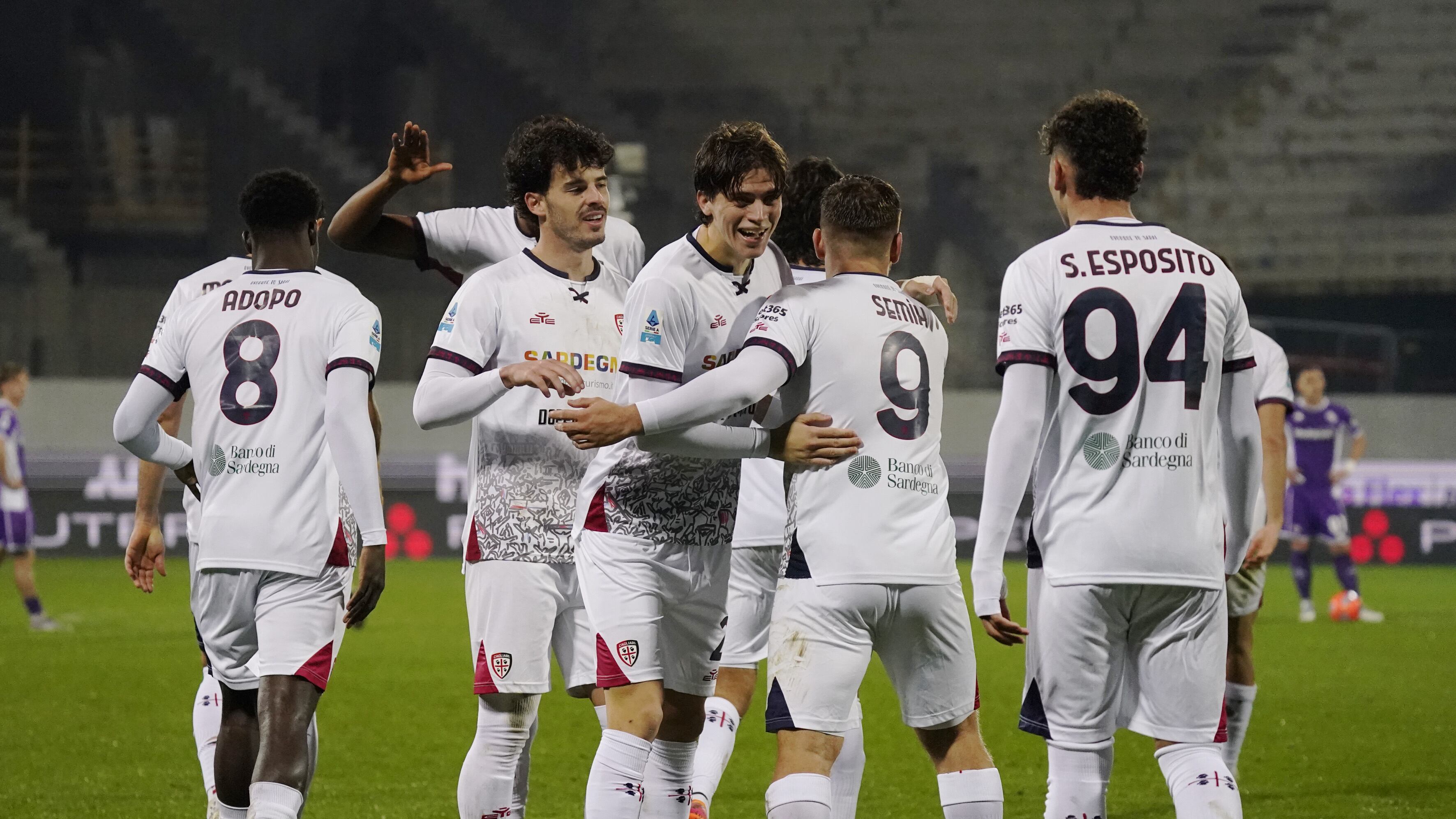 Il Cagliari fa il colpo al Franchi e sorprende la Fiorentina: viola di nuovo nei guai