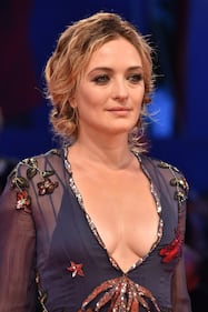 Mostra del Cinema di Venezia, la scollatura hot della Crescentini 1